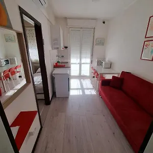 Intero Bilocale Totalmente Arredato A Appartamento